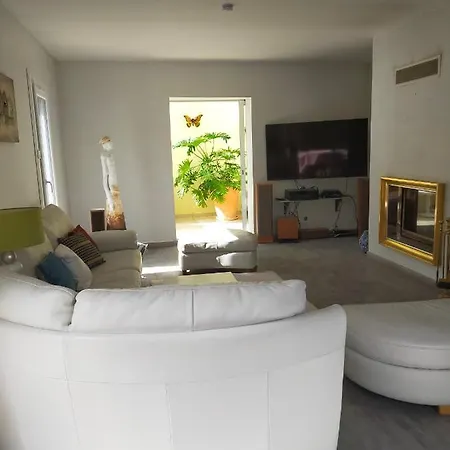 10 Mn A6-A7-A89. Villa Avec Piscine Et Climatisation Villa