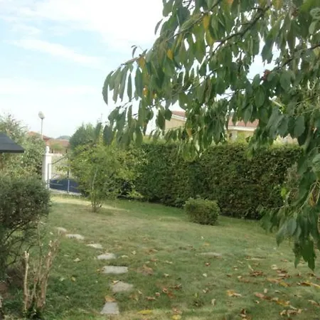 10 Mn A6-A7-A89. Villa Avec Piscine Et Climatisation *