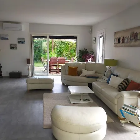 10 Mn A6-A7-A89. Villa Avec Piscine Et Climatisation Villa *